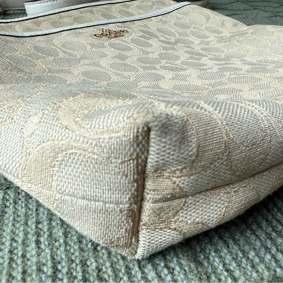 Coach Beige Signature Crossbody with White Trim and Gold Hardware - Picture 8 of 13